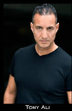 Tony Ali como 