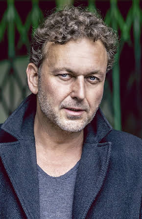 Thomas Schmuckert as 