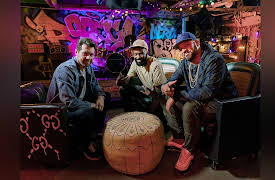 Desus & Mero Season 1: DESUS & MERO: SIGHTSEEING DOG