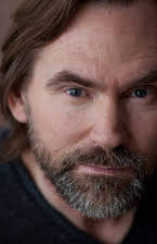 David Anthony Marshall como Mastrone