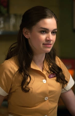 Julia Maxwell as Gwendolyn Serota-Talal