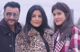 La fabulosa vida de las esposas de Bollywood: Valses y sujetadores de agua