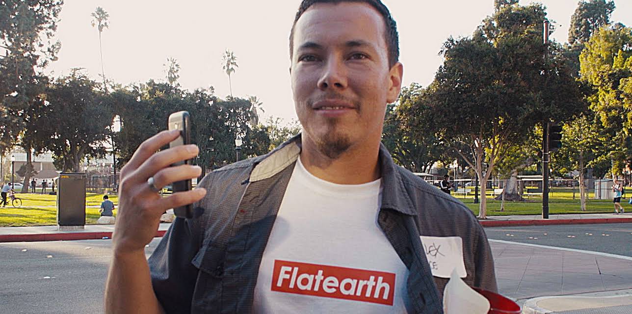 Behind the Curve (2018)