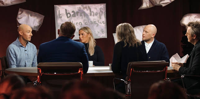 18:45: Skavlan og Sverige: Farge-TV for første gang | NRK 2 | 3/15 2026