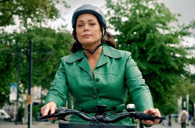 Mademoiselle Holmes, Season 1: 20 Degrees