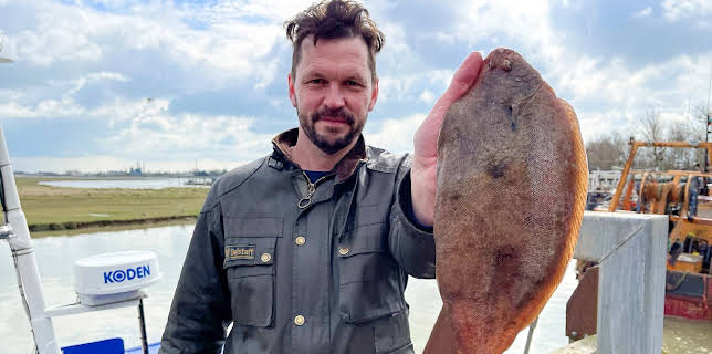 3:25 AM: Food Unwrapped | More 4 | 12/12 2025