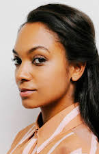 Lyndie Greenwood como 