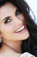 Joyce Giraud como 
