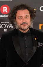 Enrique López Lavigne som Director