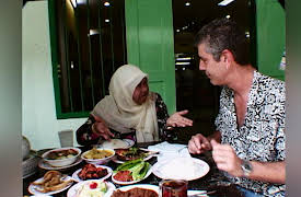 Anthony Bourdain: A Cook's Tour: Singapore: New York in Twenty Years