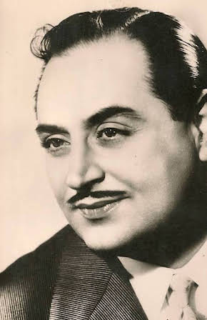 Darío Moreno as 