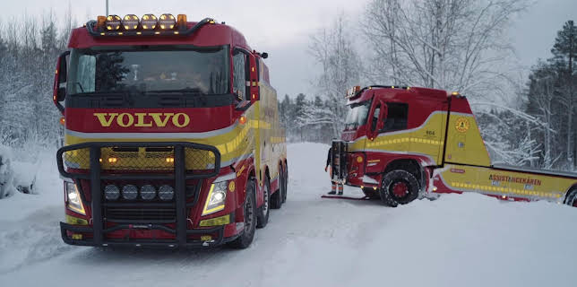 14:00: Frusna vägar (S13 E2) (S13) | TV3 | 12/8 2025