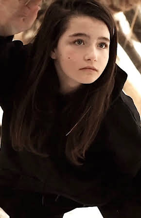 Sophie Nyweide as 