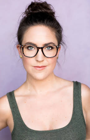 Lila Claghorn as Selfie Girl