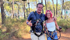 Bargain-Loving Brits in the Sun (S14 E5)