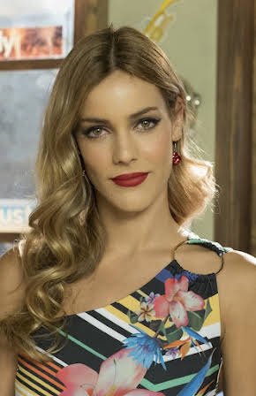 Alejandra Onieva as 