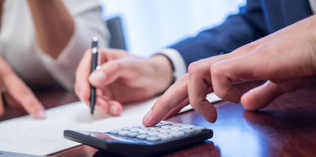 06:00: Fast Track English - The Business World | ARD Alpha | 1/27 2026