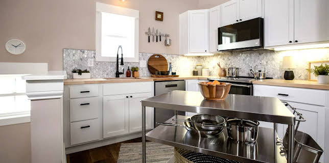 05:40: Good Bones - Mutter, Tochter, Home-Makeover | Sixx | 2/12 2026