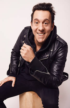Jonathan Kite as 