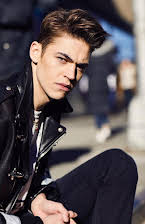 Hero Fiennes Tiffin som 