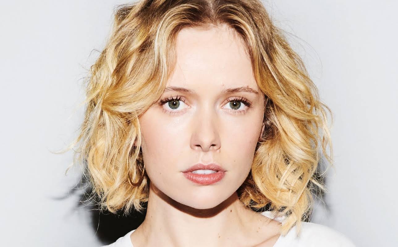 Amelia Eve