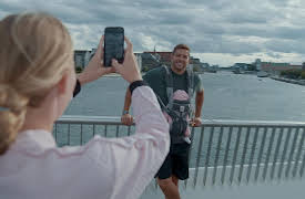 Wozniacki & Lee S01: The Ugly Duckling