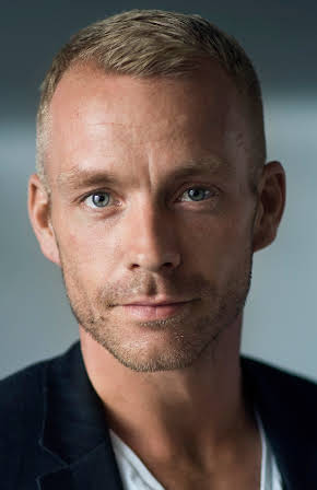 Peter Zandersen as 
