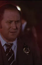 Al Waxman como Warden