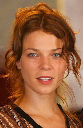 Jessica Schwarz as 