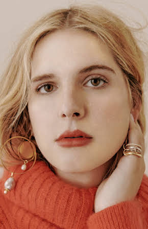 Hari Nef as 
