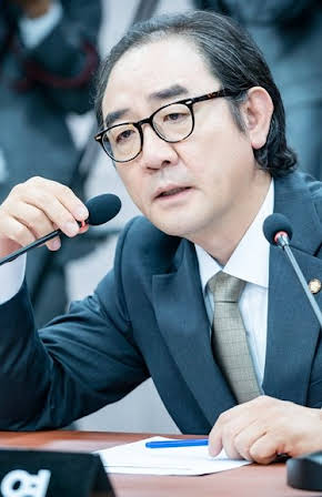Kim Hong-pa as 