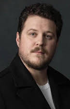 Cameron Britton som 