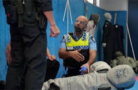 Brit Cops Down Under: Crikey, it's Christmas!