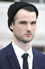 Tom Sturridge como 