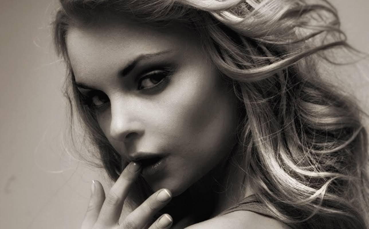 Izabella Miko