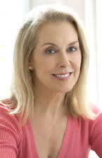 Mary McMillan como Mrs. Cox