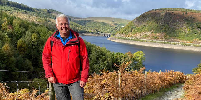 7:00 PM: Weatherman Walking | BBC One Wales | 3/26 2026