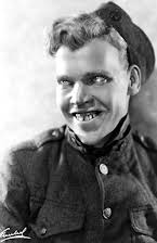 Jack Pennick como Sgt. Daniel Schattuck