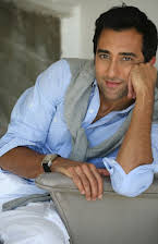 Rahul Khanna som Show judge #3