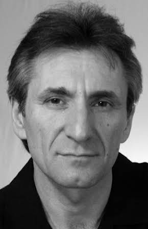 Lou Volpe as Frankie's Father