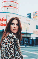 Emily Kincaid som Director