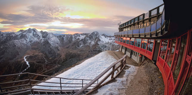 03:35: Die außergewöhnlichsten Hotels der Welt | ZDFinfo | 12/27 2025