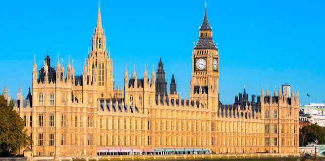 6:00 PM: Secrets of The Royal Palaces (S3 E2) (S3) | Channel 5 | 12/3 2025