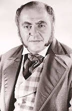 Robert Middleton como Barkeep - Great Plains Saloon