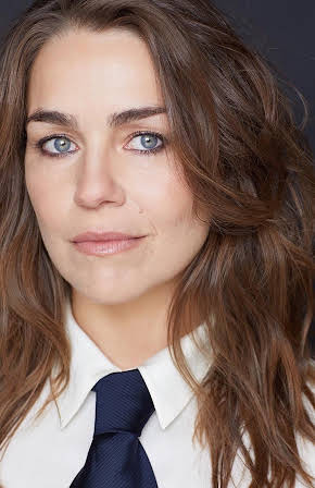 Nell Teare as 