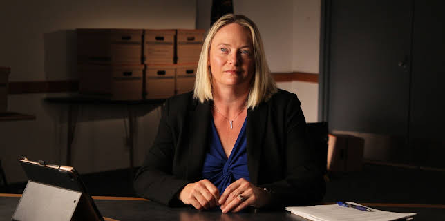 11:00: Calls From The Inside (S1 E1) (S1) | Investigation Discovery | 2/13 2026