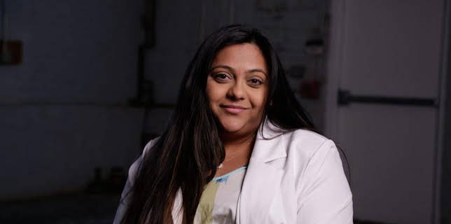 10:00 PM: In The Eye Of The Storm (S1) | Discovery Channel | 3/26 2026