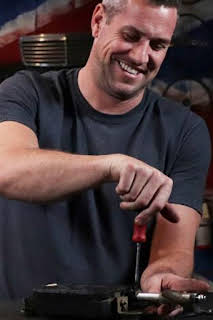 20:32: Joyas sobre ruedas: 1985 Mercedes 300 Td | Discovery Max | 4/6 2026