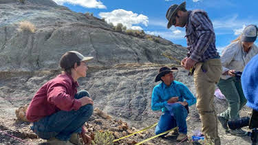 10:00 AM: Dino Hunters (S2) | Discovery Channel | 4/9 2026