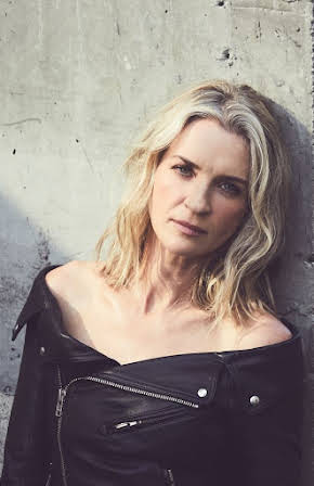 Ever Carradine as Janet Stein
